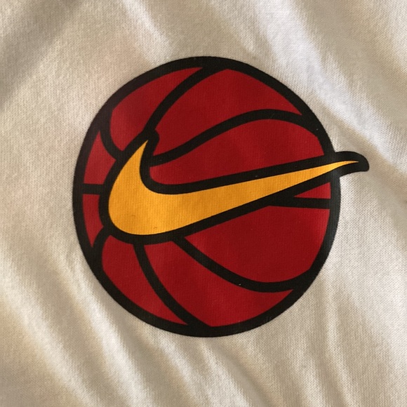 Nike Basketball tee shirt - white color - size medium - Picture 3 of 6